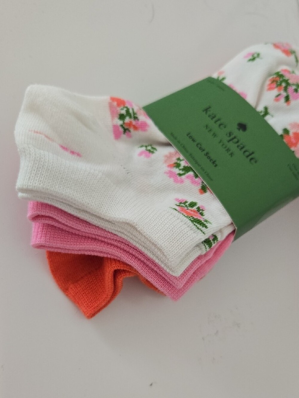 kate spade White Floral Low-Cut Sock Trio with Pink Accents 3 Set Of Socks Nwt - Picture 2 of 3